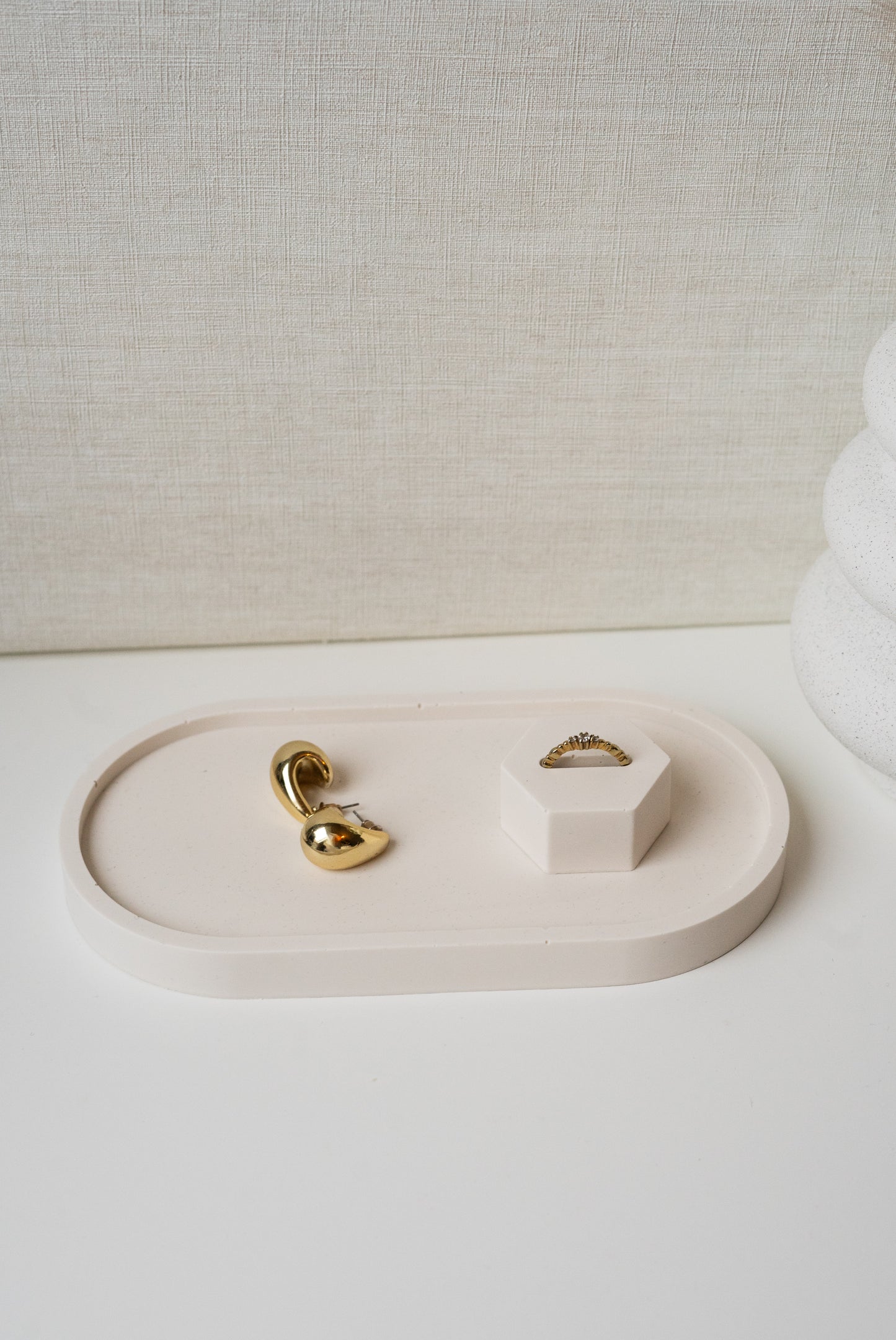 Oval tray
